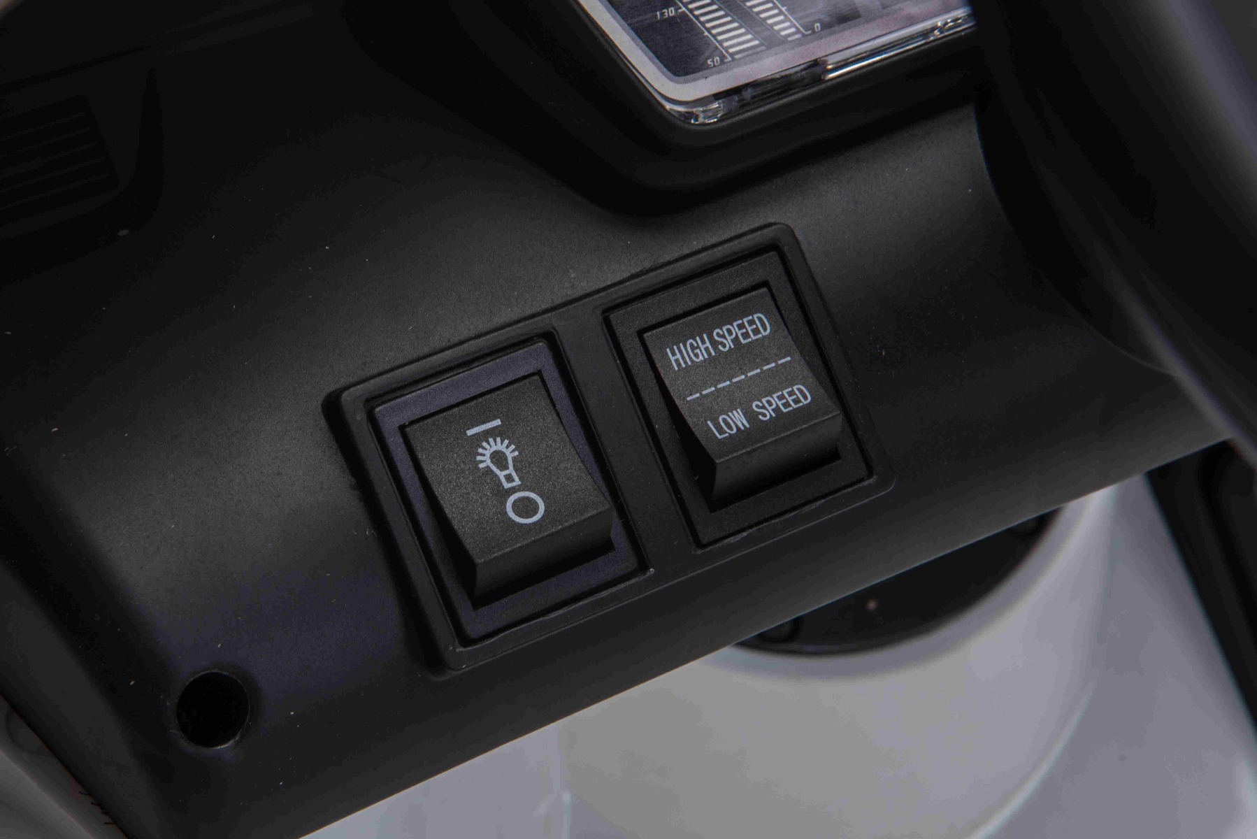 Mașină electrică copii Lamborghini Aventador 24V două locuri, caroserie lăcuită verde, 2.4 GHz DO, scaune moi din PU, afișaj LCD, suspensie, uși cu deschidere verticală, roți EVA moi, MOTOR 2 X 45W, licență ORIGINALĂ - imagine 6