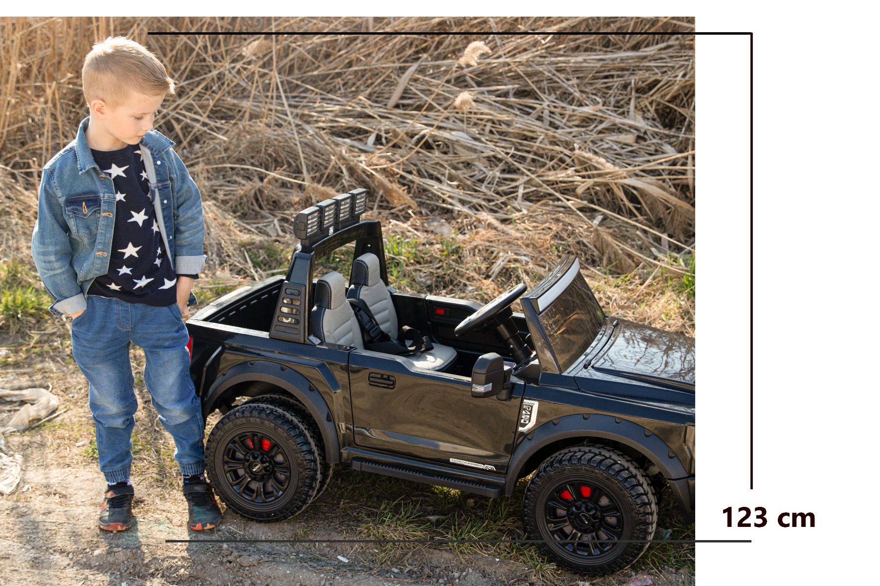 Mașină electrică pentru copii Ford Super Duty 24V roz, două locuri, tracțiune 4X4, motoare performante 24V, baterie portabilă, roți duble EVA spate, scaun din plastic, telecomandă 2,4 GHz, rampă lumină cu LED, MP3 player intrare USB, licență ORIGINALĂ - imagine 3