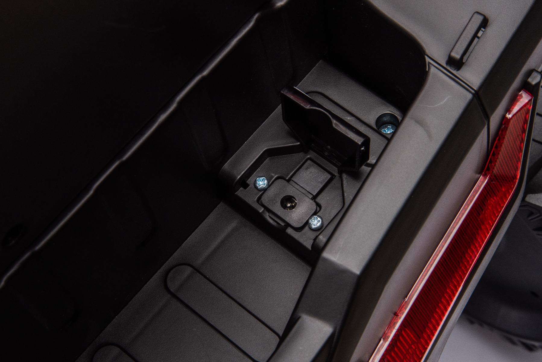 Mașină electrică copii UTV Small 12V, negru, Tracțiune spate, baterie 12V, Roți din plastic, banchetă dublă, Telecomandă 2,4 GHz, Un singur loc, MP3 player cu intrare USB/SD, Lumini LED - imagine 23