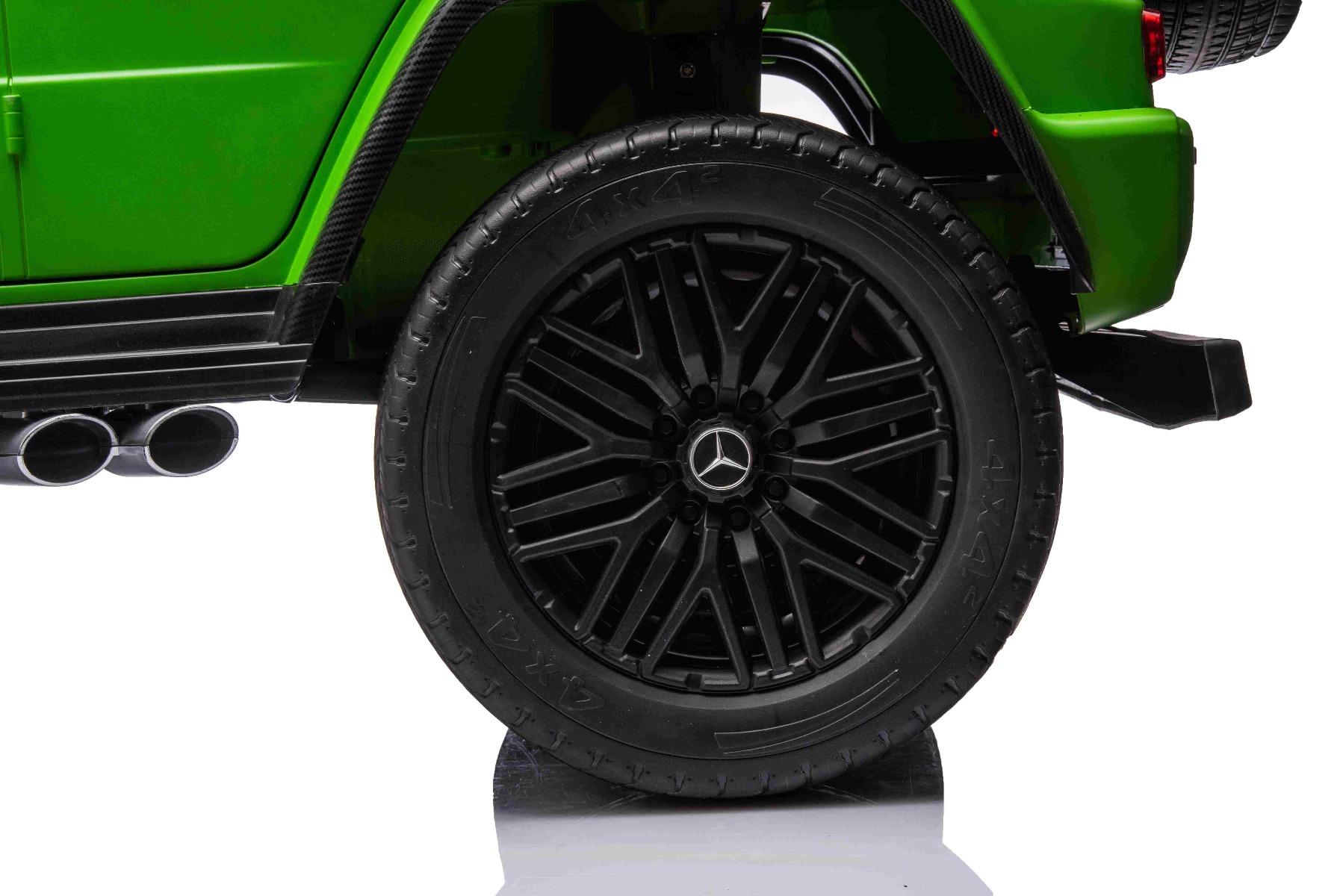 Mașină electrică Mercedes-Benz G63 AMG 4x4, Cu două locuri, 24V, vopsit verde, MP4 Player cu intrare USB/AUX, tracțiune 4x4, Baterie 24V/7Ah, 4 motoare 200W, Roți EVA cu suspensie, Scaune din piele, Telecomandă, Model cu licență - imagine 16