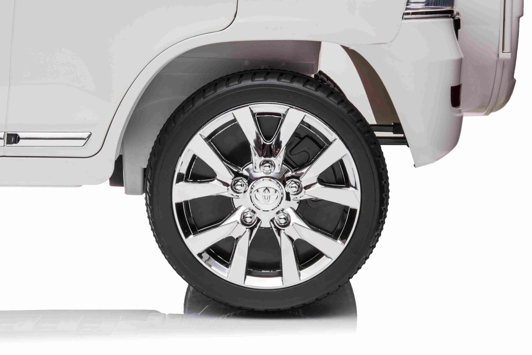 Mașină electrică de jucărie Toyota Landcruiser 12V, alb, scaun din piele, telecomandă 2,4 GHz, intrare USB / AUX, suspensie, baterie 12 V, roți moi EVA, MOTOR 2 X 35 W, licență ORIGINALĂ - imagine 9