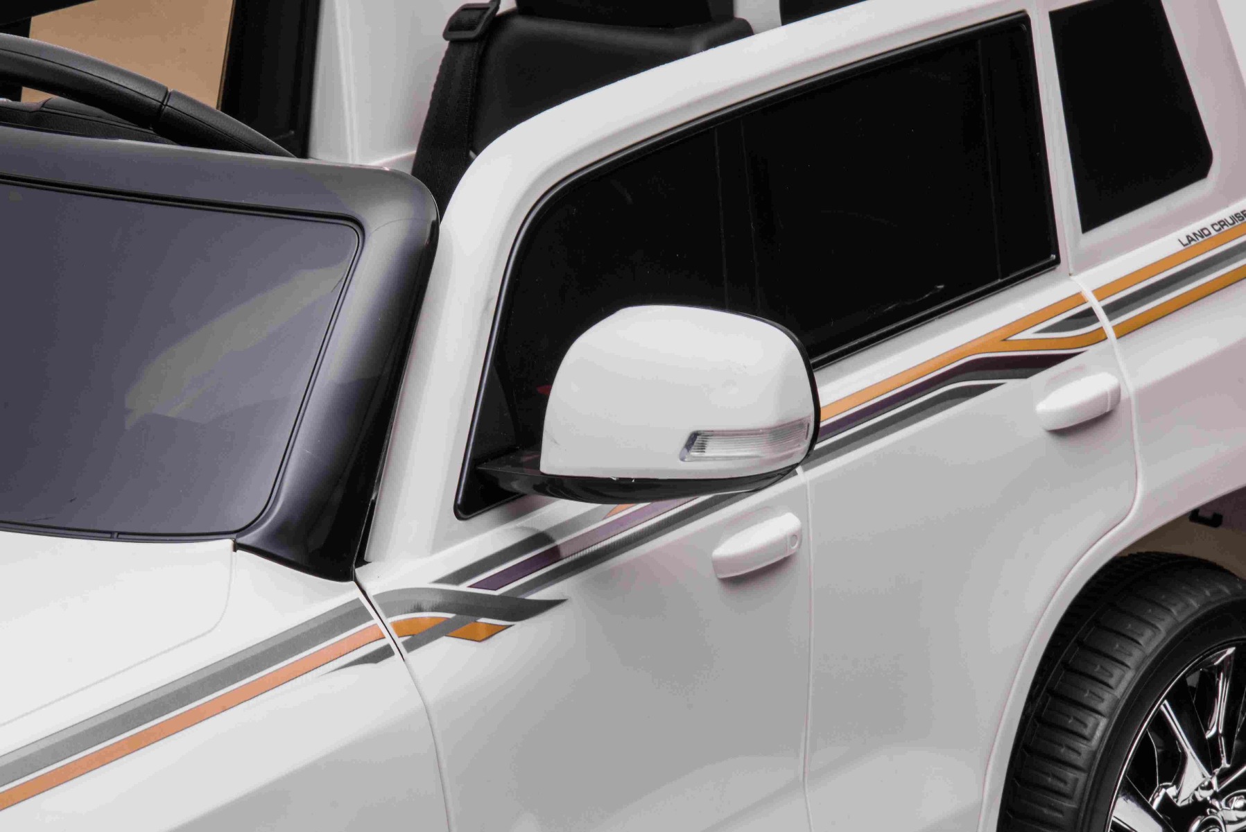 Mașină electrică de jucărie Toyota Landcruiser 12V, alb, scaun din piele, telecomandă 2,4 GHz, intrare USB / AUX, suspensie, baterie 12 V, roți moi EVA, MOTOR 2 X 35 W, licență ORIGINALĂ - imagine 10