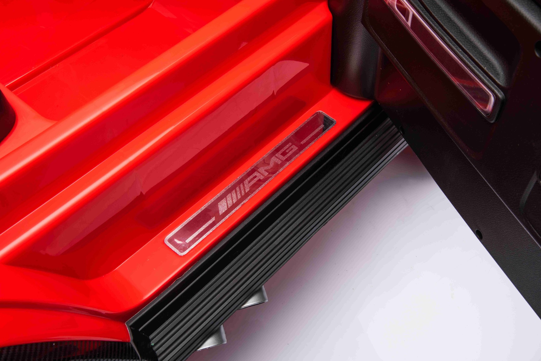 Mașină electrică Mercedes-Benz G63 AMG 4x4 cu două locuri 12V, roșu, MP3 Player cu intrare USB/AUX, tracțiune 4x4, baterie 12V14Ah, roți EVA cu suspensie, scaune din piele, telecomandă, licențiat - imagine 23