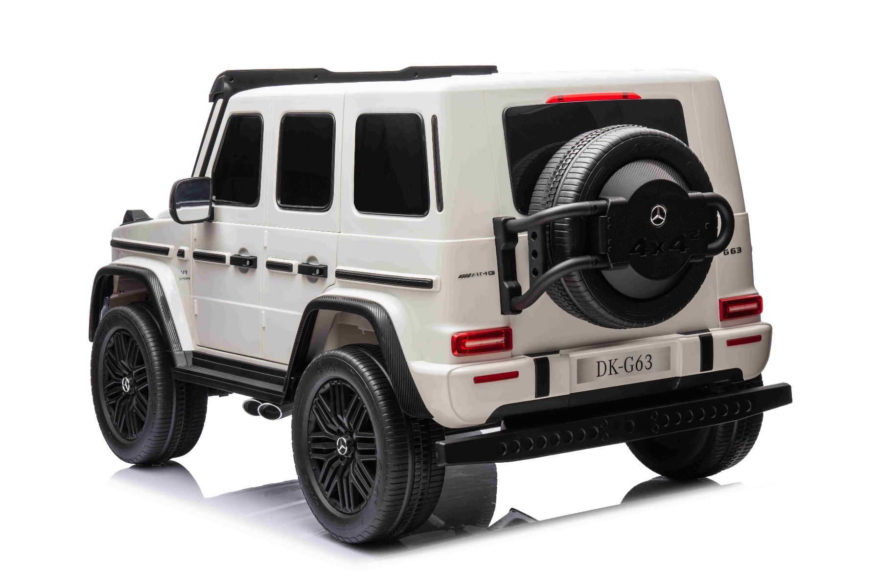 Mașină electrică Mercedes-Benz G63 AMG 4x4 cu două locuri 12V, alb, MP3 Player cu intrare USB/AUX, tracțiune 4x4, baterie 12V14Ah, roți EVA cu suspensie, scaune din piele, telecomandă, licențiat - imagine 2
