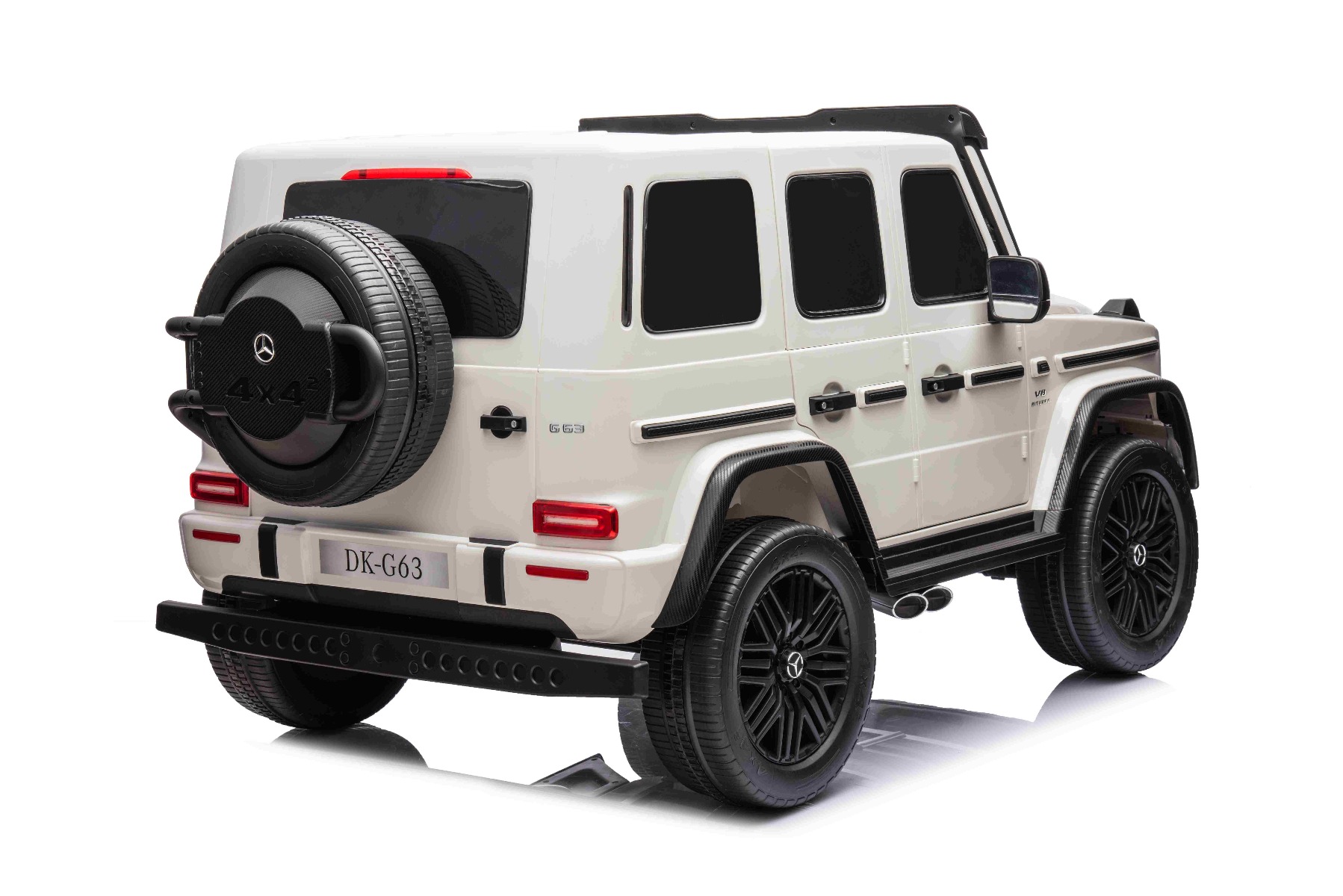Mașină electrică Mercedes-Benz G63 AMG 4x4 cu două locuri 12V, alb, MP3 Player cu intrare USB/AUX, tracțiune 4x4, baterie 12V14Ah, roți EVA cu suspensie, scaune din piele, telecomandă, licențiat - imagine 4