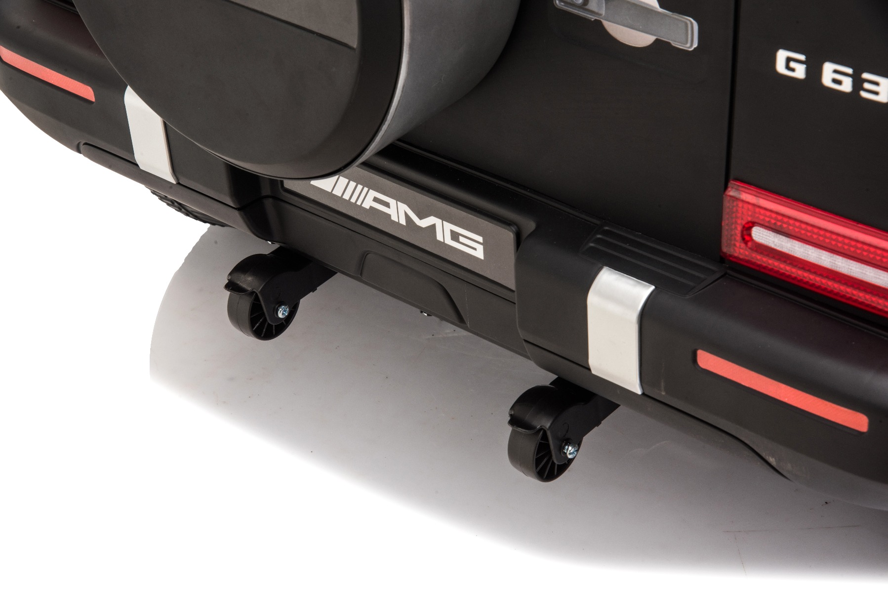 Mașină electrică de jucărie Mercedes-Benz G63 AMG 4x4 cu două locuri, roșu, player MP3 cu conexiune USB/AUX și Bluetooth, tractiune 4x4, baterie litiu, roti EVA cu suspensie, scaune din piele artificială, telecomandă, licentă originală - imagine 15
