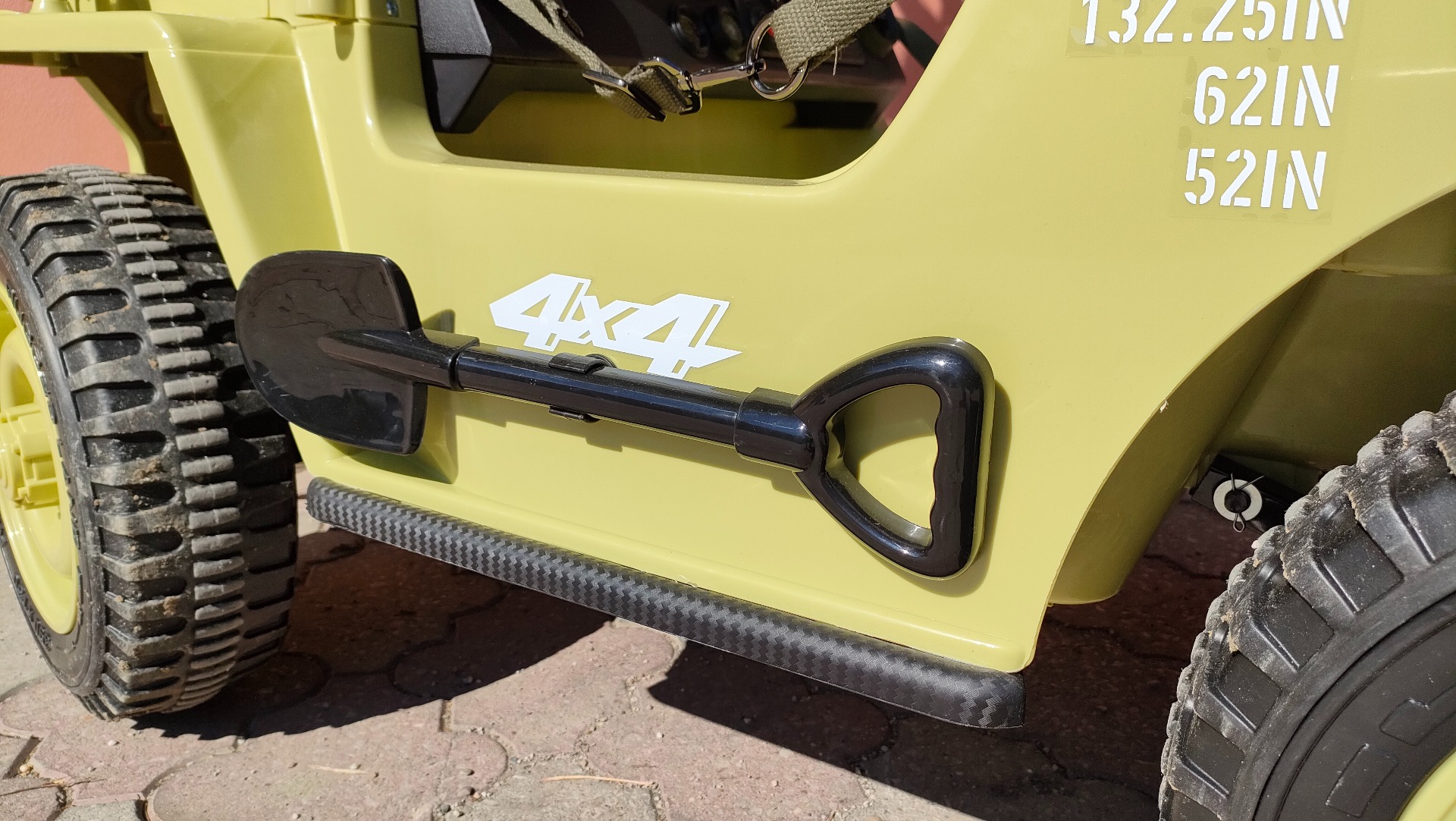 Mașinuță electrică pentru copii SUA ARMY-4X4, Verde, cu trei locuri, MP3 Player cu intrare USB / SD, suspensie integrală, lumini LED, parbriz pliabil, baterie portabilă 12V14AH, roți EVA, scaune din piele, telecomandă de 2,4 GHz, 4x4 - imagine 32