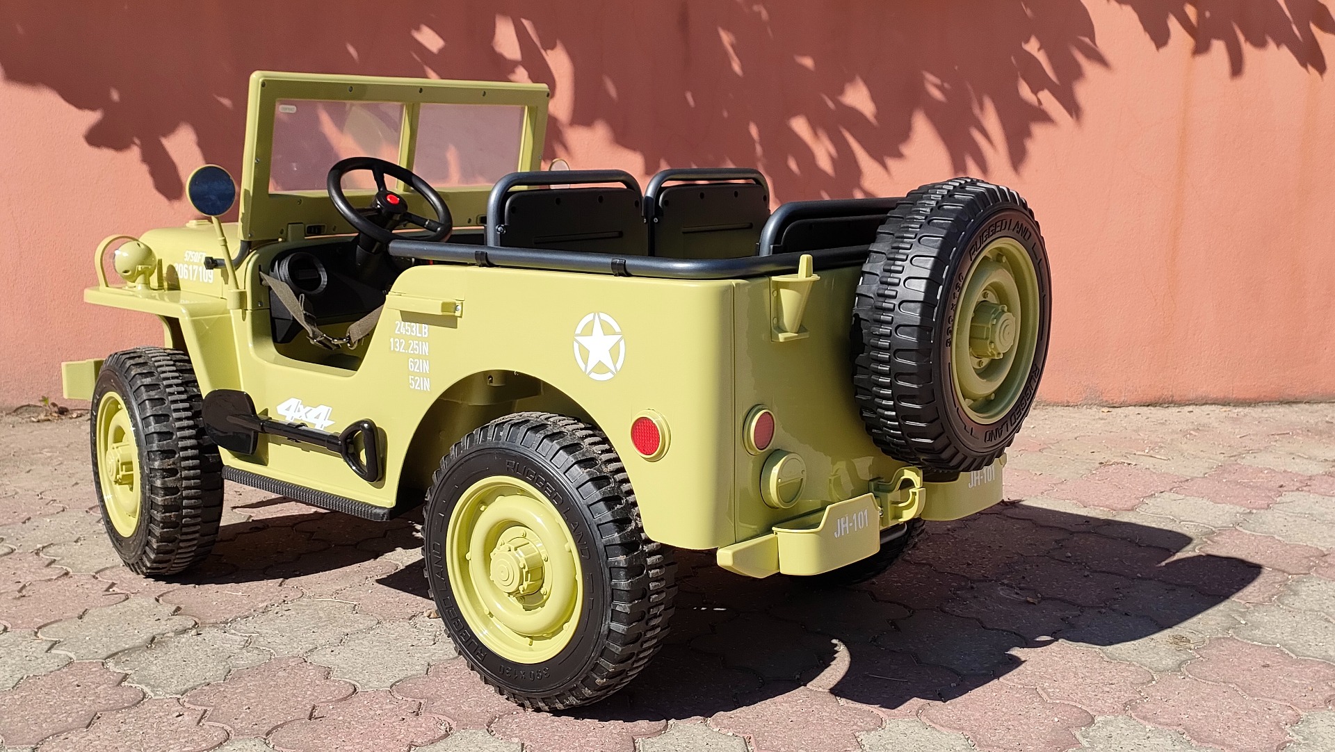 Mașinuță electrică pentru copii SUA ARMY-4X4, Verde, cu trei locuri, MP3 Player cu intrare USB / SD, suspensie integrală, lumini LED, parbriz pliabil, baterie portabilă 12V14AH, roți EVA, scaune din piele, telecomandă de 2,4 GHz, 4x4 - imagine 34