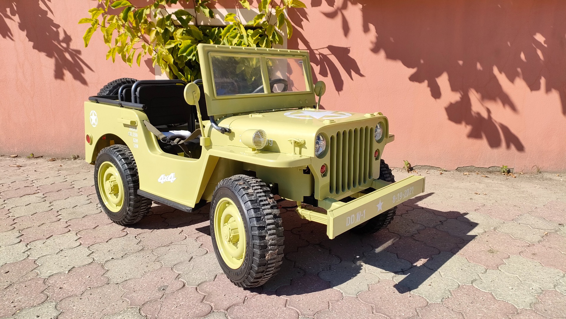 Mașinuță electrică pentru copii SUA ARMY-4X4, Verde, cu trei locuri, MP3 Player cu intrare USB / SD, suspensie integrală, lumini LED, parbriz pliabil, baterie portabilă 12V14AH, roți EVA, scaune din piele, telecomandă de 2,4 GHz, 4x4 - imagine 35