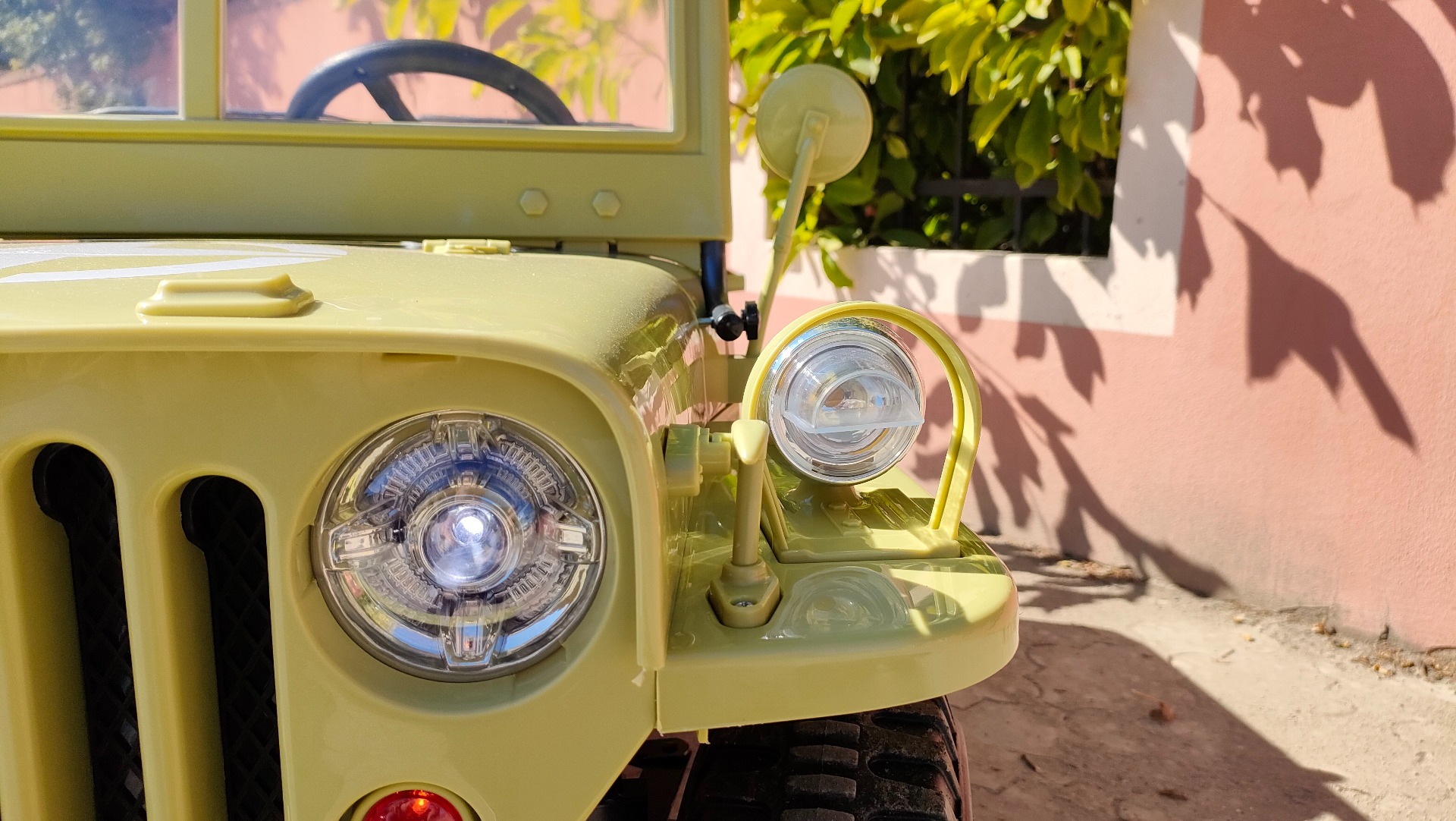 Mașinuță electrică pentru copii SUA ARMY-4X4, Verde, cu trei locuri, MP3 Player cu intrare USB / SD, suspensie integrală, lumini LED, parbriz pliabil, baterie portabilă 12V14AH, roți EVA, scaune din piele, telecomandă de 2,4 GHz, 4x4 - imagine 37