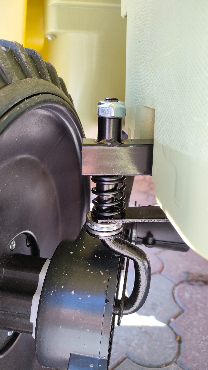 Mașinuță electrică pentru copii SUA ARMY-4X4, Verde, cu trei locuri, MP3 Player cu intrare USB / SD, suspensie integrală, lumini LED, parbriz pliabil, baterie portabilă 12V14AH, roți EVA, scaune din piele, telecomandă de 2,4 GHz, 4x4 - imagine 40