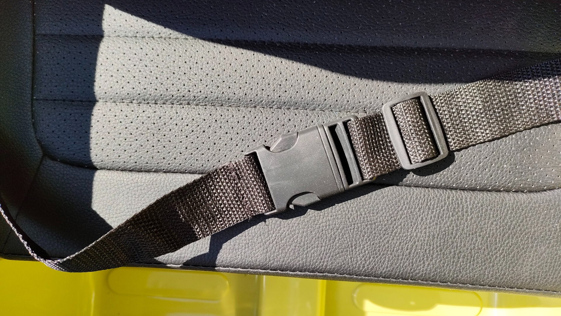 Mașinuță electrică pentru copii SUA ARMY-4X4, Verde, cu trei locuri, MP3 Player cu intrare USB / SD, suspensie integrală, lumini LED, parbriz pliabil, baterie portabilă 12V14AH, roți EVA, scaune din piele, telecomandă de 2,4 GHz, 4x4 - imagine 41