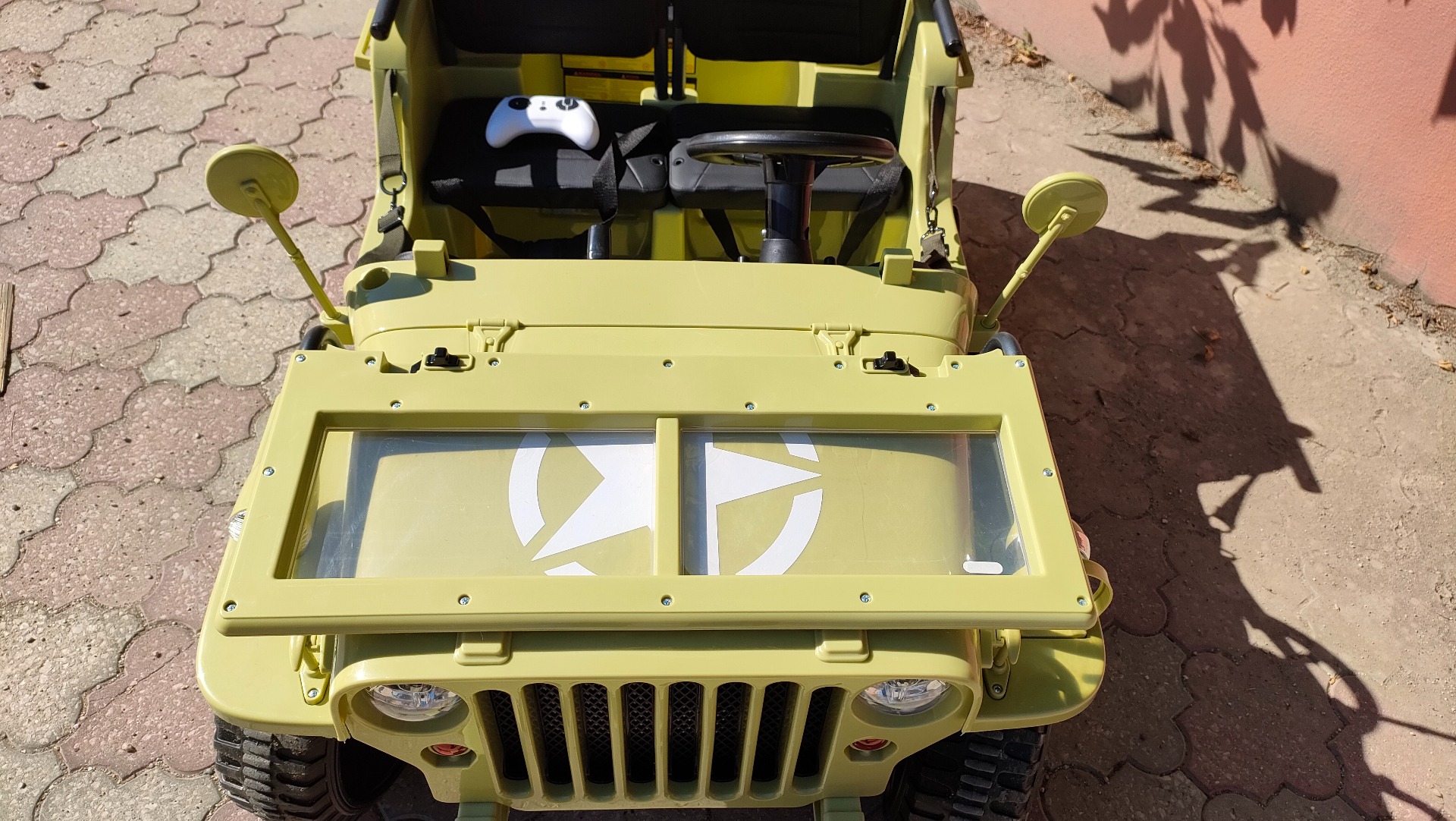 Mașinuță electrică pentru copii SUA ARMY-4X4, Verde, cu trei locuri, MP3 Player cu intrare USB / SD, suspensie integrală, lumini LED, parbriz pliabil, baterie portabilă 12V14AH, roți EVA, scaune din piele, telecomandă de 2,4 GHz, 4x4 - imagine 42