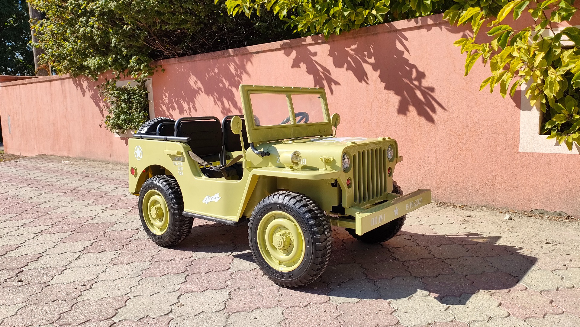 Mașinuță electrică pentru copii SUA ARMY-4X4, Verde, cu trei locuri, MP3 Player cu intrare USB / SD, suspensie integrală, lumini LED, parbriz pliabil, baterie portabilă 12V14AH, roți EVA, scaune din piele, telecomandă de 2,4 GHz, 4x4 - imagine 47