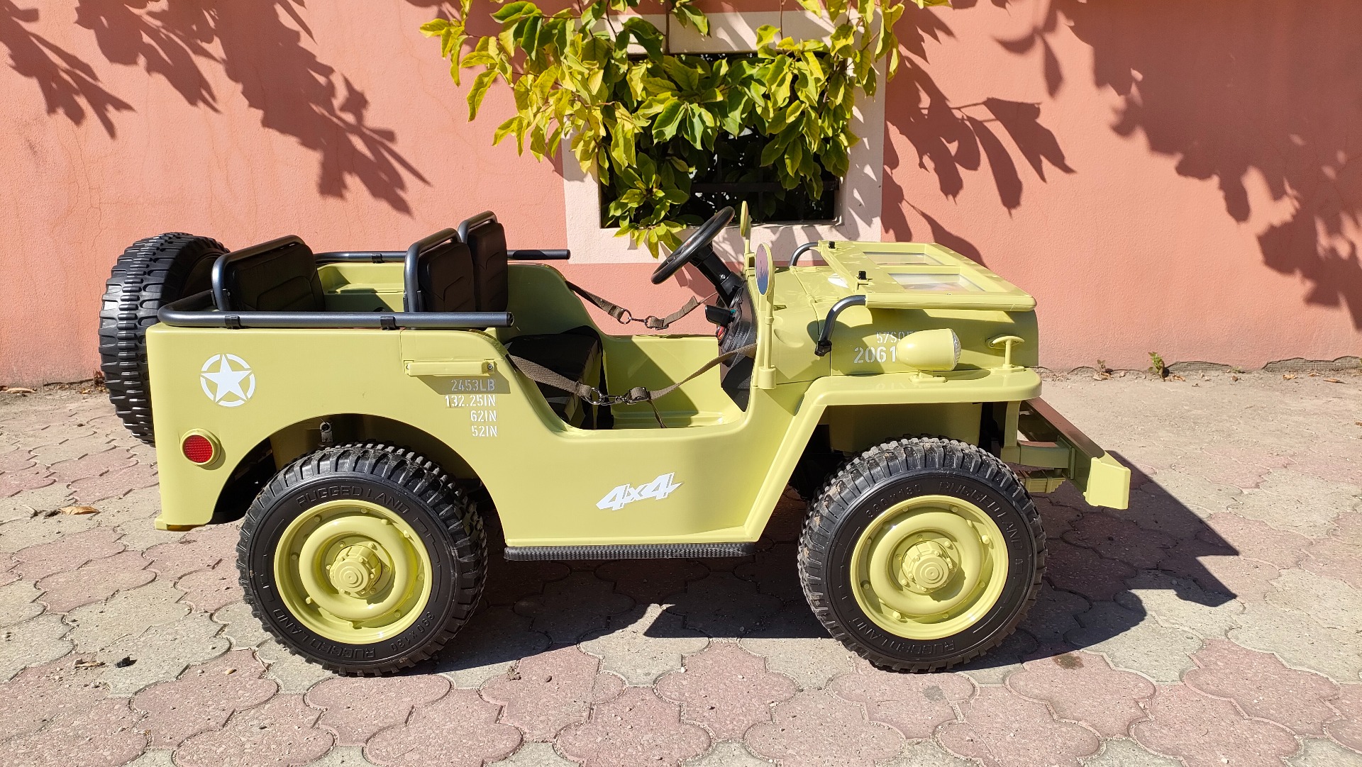 Mașinuță electrică pentru copii SUA ARMY-4X4, Verde, cu trei locuri, MP3 Player cu intrare USB / SD, suspensie integrală, lumini LED, parbriz pliabil, baterie portabilă 12V14AH, roți EVA, scaune din piele, telecomandă de 2,4 GHz, 4x4 - imagine 51