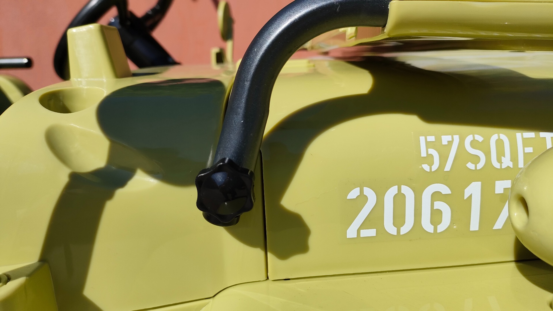 Mașinuță electrică pentru copii SUA ARMY-4X4, Verde, cu trei locuri, MP3 Player cu intrare USB / SD, suspensie integrală, lumini LED, parbriz pliabil, baterie portabilă 12V14AH, roți EVA, scaune din piele, telecomandă de 2,4 GHz, 4x4 - imagine 60