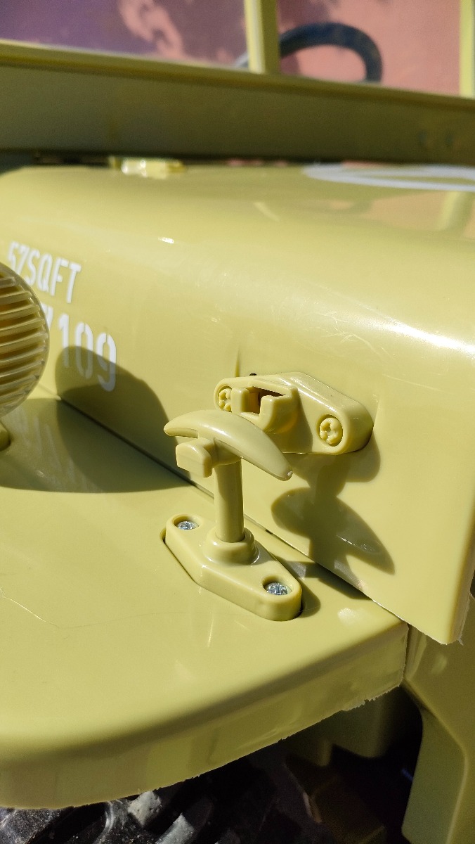 Mașinuță electrică pentru copii SUA ARMY-4X4, Verde, cu trei locuri, MP3 Player cu intrare USB / SD, suspensie integrală, lumini LED, parbriz pliabil, baterie portabilă 12V14AH, roți EVA, scaune din piele, telecomandă de 2,4 GHz, 4x4 - imagine 63