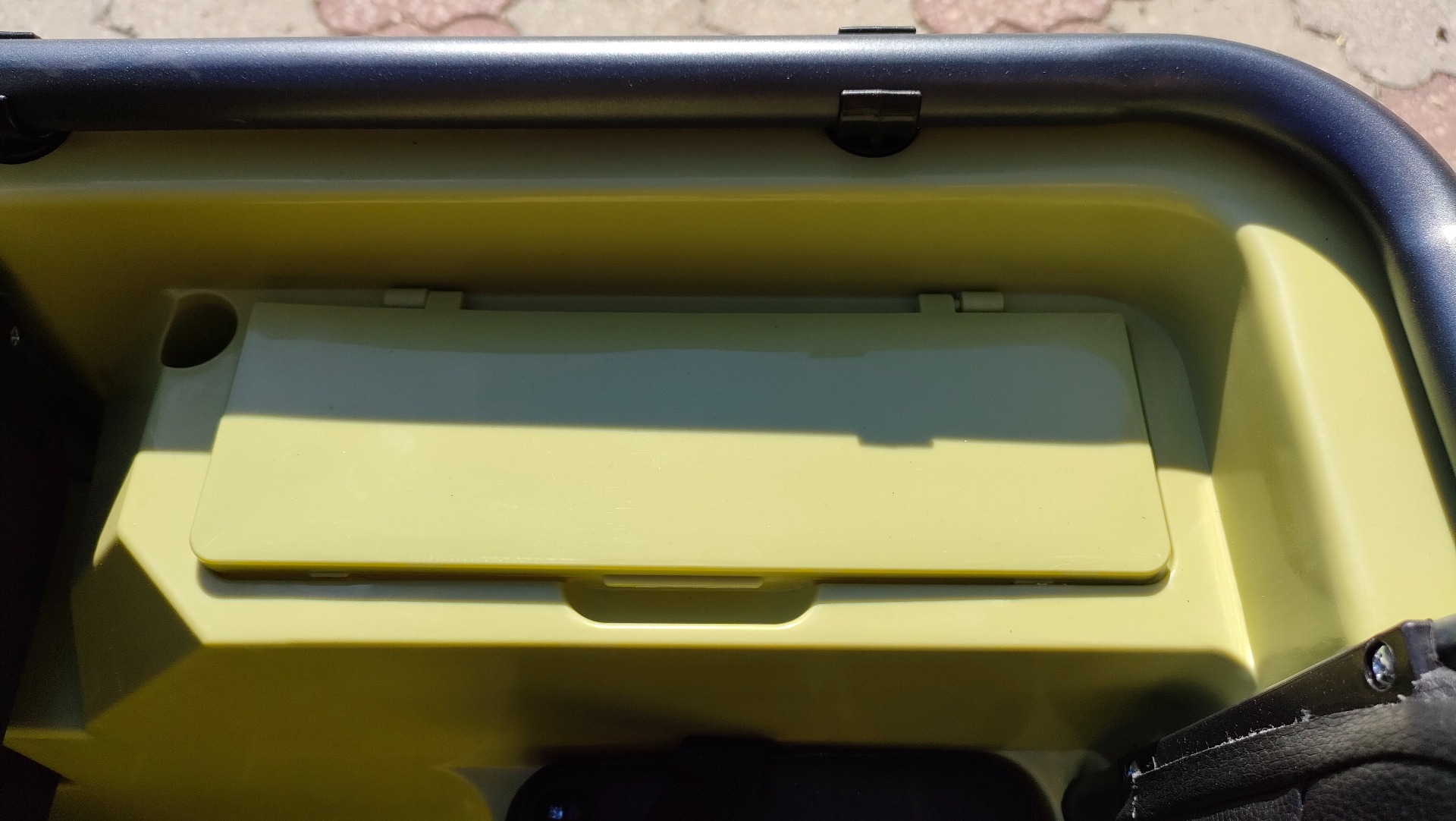 Mașinuță electrică pentru copii SUA ARMY-4X4, Verde, cu trei locuri, MP3 Player cu intrare USB / SD, suspensie integrală, lumini LED, parbriz pliabil, baterie portabilă 12V14AH, roți EVA, scaune din piele, telecomandă de 2,4 GHz, 4x4 - imagine 66