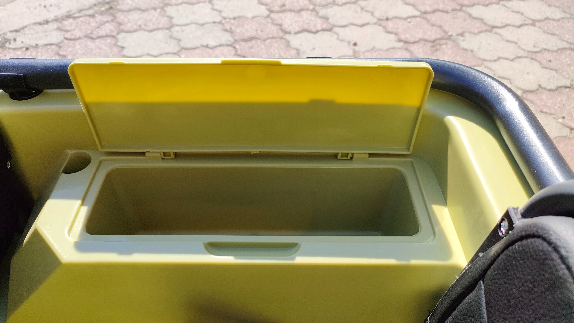 Mașinuță electrică pentru copii SUA ARMY-4X4, Verde, cu trei locuri, MP3 Player cu intrare USB / SD, suspensie integrală, lumini LED, parbriz pliabil, baterie portabilă 12V14AH, roți EVA, scaune din piele, telecomandă de 2,4 GHz, 4x4 - imagine 67