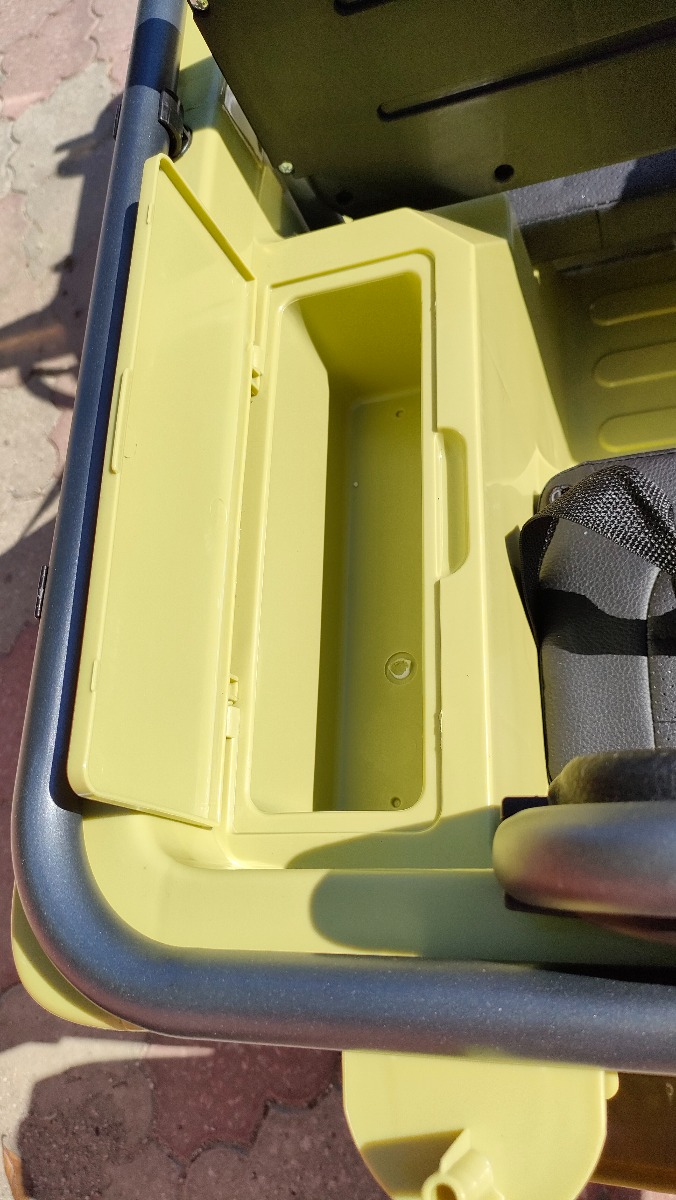 Mașinuță electrică pentru copii SUA ARMY-4X4, Verde, cu trei locuri, MP3 Player cu intrare USB / SD, suspensie integrală, lumini LED, parbriz pliabil, baterie portabilă 12V14AH, roți EVA, scaune din piele, telecomandă de 2,4 GHz, 4x4 - imagine 68