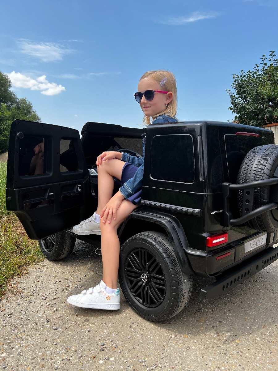 Mașină electrică Mercedes-Benz G63 AMG 4x4 cu două locuri 12V, negru, MP3 Player cu intrare USB/AUX, tracțiune 4x4, baterie 12V14Ah, roți EVA cu suspensie, scaune din piele, telecomandă, licențiat - imagine 25