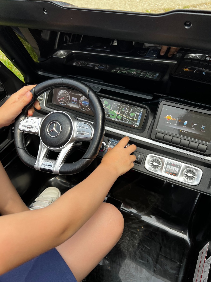 Mașină electrică Mercedes-Benz G63 AMG 4x4 cu două locuri 12V, alb, MP3 Player cu intrare USB/AUX, tracțiune 4x4, baterie 12V14Ah, roți EVA cu suspensie, scaune din piele, telecomandă, licențiat - imagine 31