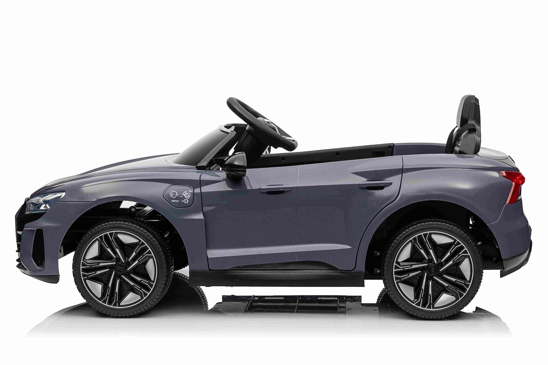 Maşinuţa electrica copii Audi RS E-tron GT 12V, gri, scaun lat, telecomandă 2.4 GHz, intrare USB / AUX, Bluetooth, suspensie, baterie litiu, lumini LED, motor 2 x 25W, licență ORIGINALĂ - imagine 9