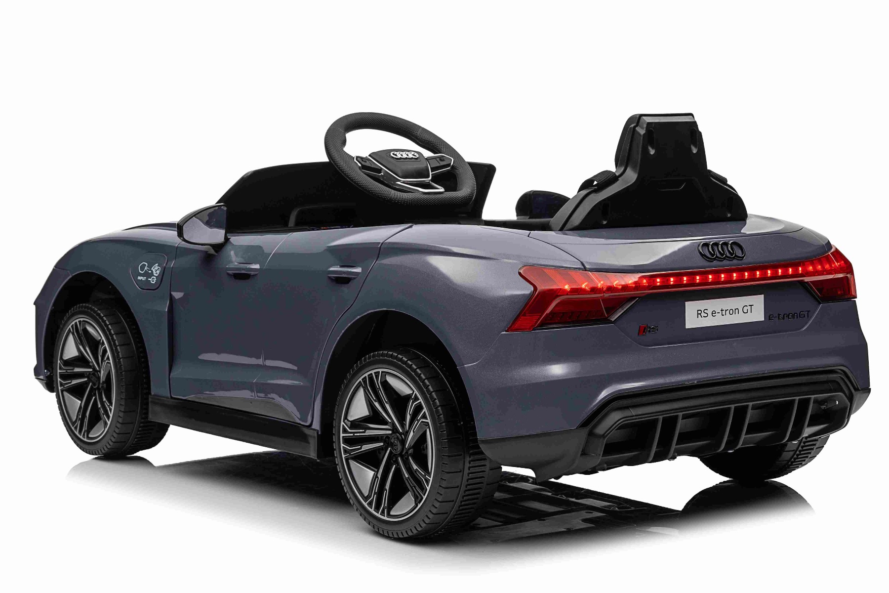 Maşinuţa electrica copii Audi RS E-tron GT 12V, gri, scaun lat, telecomandă 2.4 GHz, intrare USB / AUX, Bluetooth, suspensie, baterie litiu, lumini LED, motor 2 x 25W, licență ORIGINALĂ - imagine 10