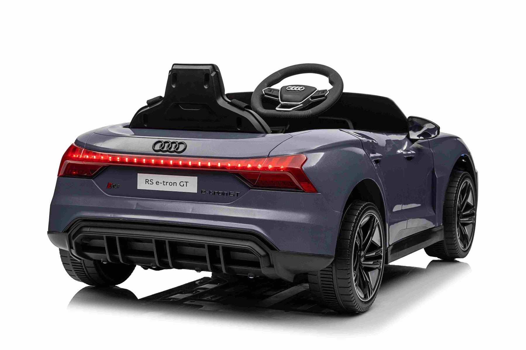 Maşinuţa electrica copii Audi RS E-tron GT 12V, gri, scaun lat, telecomandă 2.4 GHz, intrare USB / AUX, Bluetooth, suspensie, baterie litiu, lumini LED, motor 2 x 25W, licență ORIGINALĂ - imagine 13