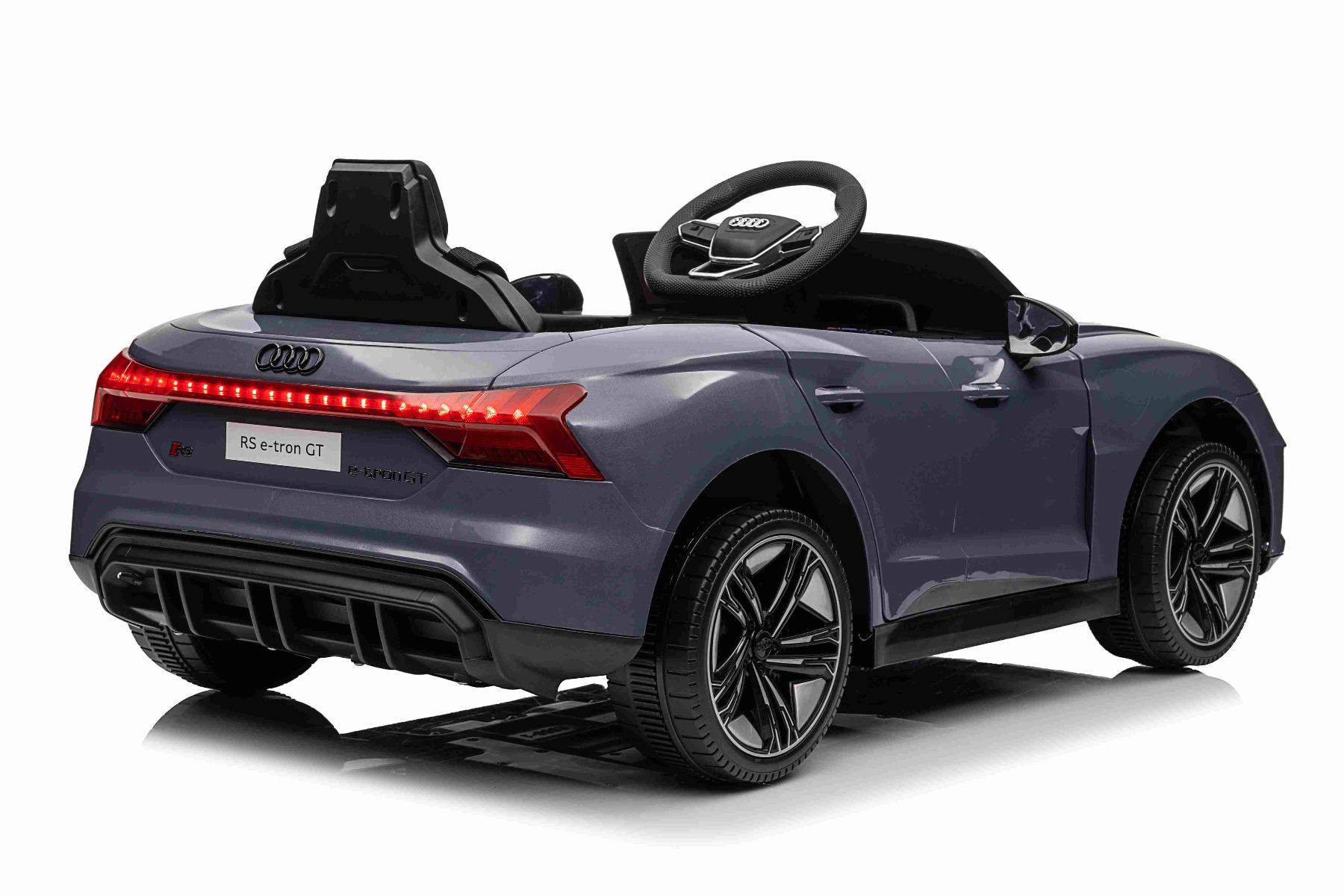Maşinuţa electrica copii Audi RS E-tron GT 12V, gri, scaun lat, telecomandă 2.4 GHz, intrare USB / AUX, Bluetooth, suspensie, baterie litiu, lumini LED, motor 2 x 25W, licență ORIGINALĂ - imagine 14