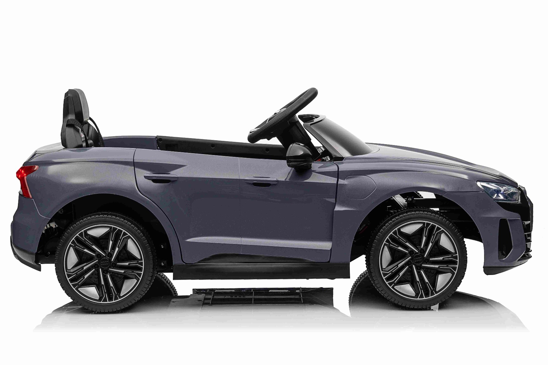 Maşinuţa electrica copii Audi RS E-tron GT 12V, gri, scaun lat, telecomandă 2.4 GHz, intrare USB / AUX, Bluetooth, suspensie, baterie litiu, lumini LED, motor 2 x 25W, licență ORIGINALĂ - imagine 15