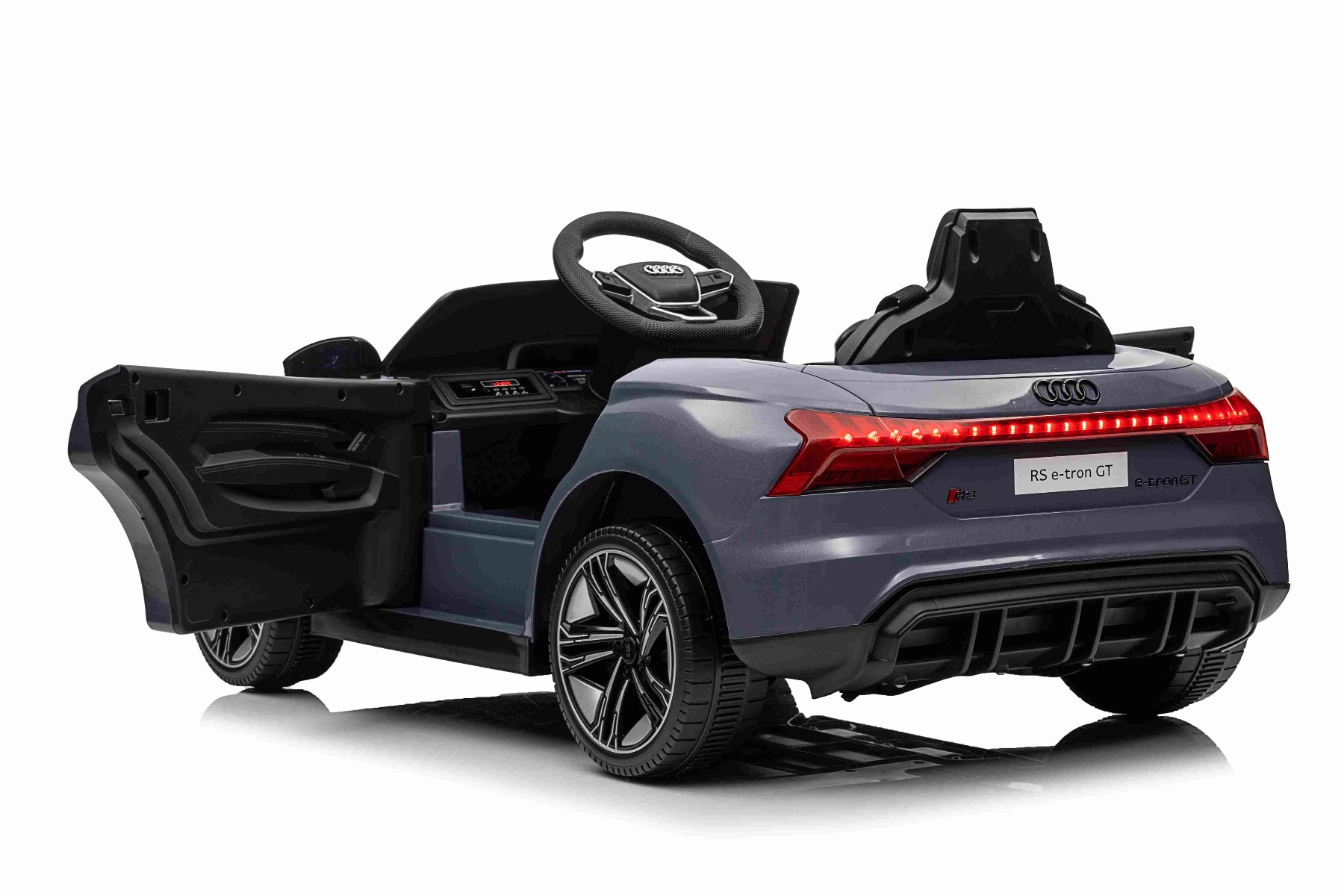 Maşinuţa electrica copii Audi RS E-tron GT 12V, gri, scaun lat, telecomandă 2.4 GHz, intrare USB / AUX, Bluetooth, suspensie, baterie litiu, lumini LED, motor 2 x 25W, licență ORIGINALĂ - imagine 18