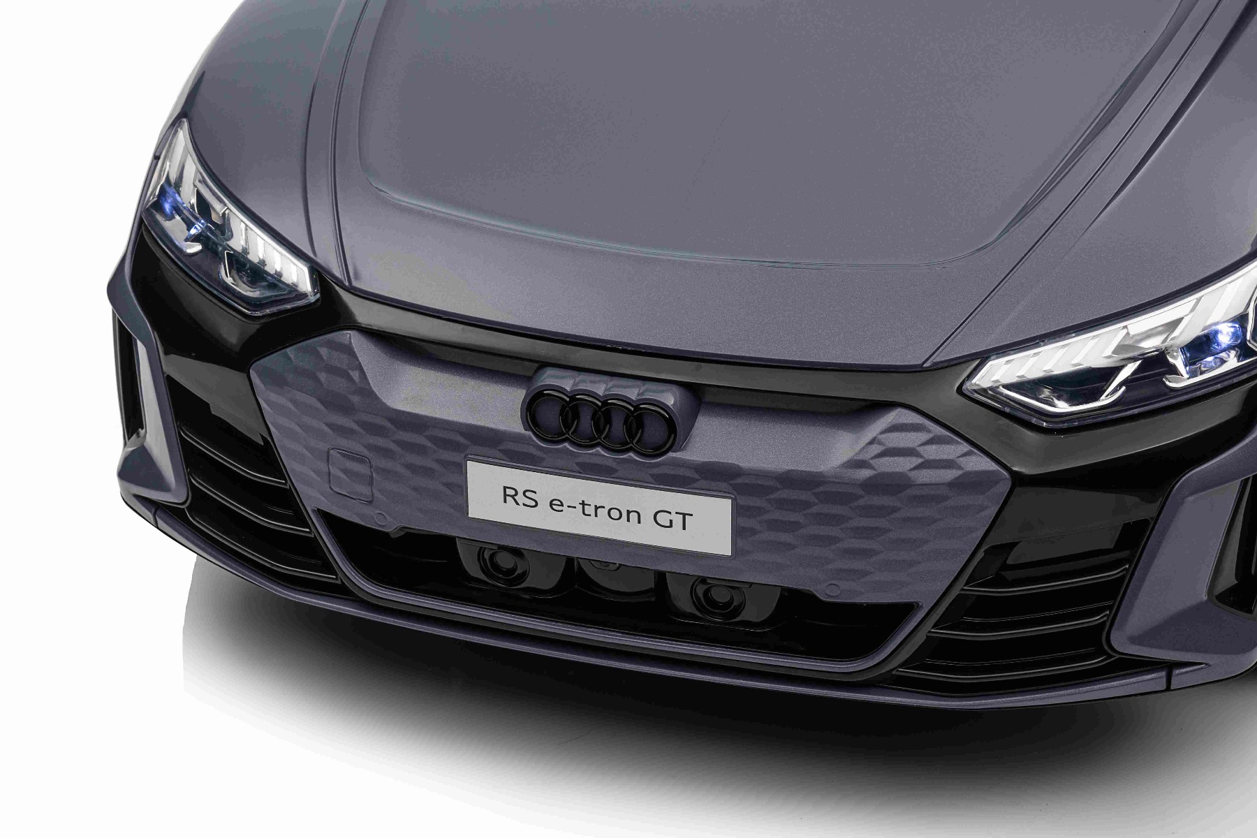 Maşinuţa electrica copii Audi RS E-tron GT 12V, gri, scaun lat, telecomandă 2.4 GHz, intrare USB / AUX, Bluetooth, suspensie, baterie litiu, lumini LED, motor 2 x 25W, licență ORIGINALĂ - imagine 28