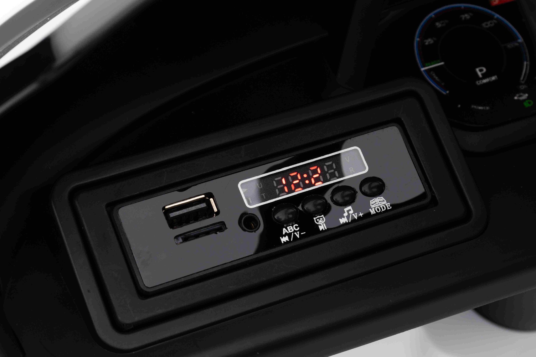 Maşinuţa electrica copii Audi RS E-tron GT 12V, negru, scaun lat, telecomandă 2.4 GHz, intrare USB / AUX, Bluetooth, suspensie, baterie litiu, lumini LED, motor 2 x 25W, licență ORIGINALĂ - imagine 5