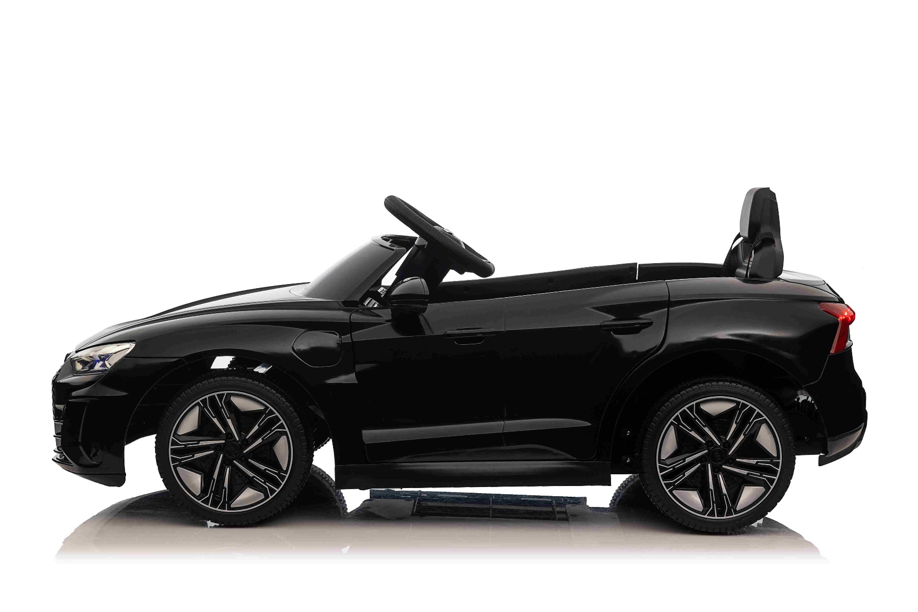 Maşinuţa electrica copii Audi RS E-tron GT 12V, negru, scaun lat, telecomandă 2.4 GHz, intrare USB / AUX, Bluetooth, suspensie, baterie litiu, lumini LED, motor 2 x 25W, licență ORIGINALĂ - imagine 7