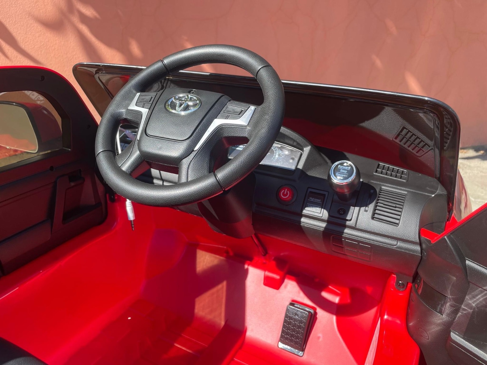 Mașină electrică de jucărie Toyota Landcruiser 12V, alb, scaun din piele, telecomandă 2,4 GHz, intrare USB / AUX, suspensie, baterie 12 V, roți moi EVA, MOTOR 2 X 35 W, licență ORIGINALĂ - imagine 14