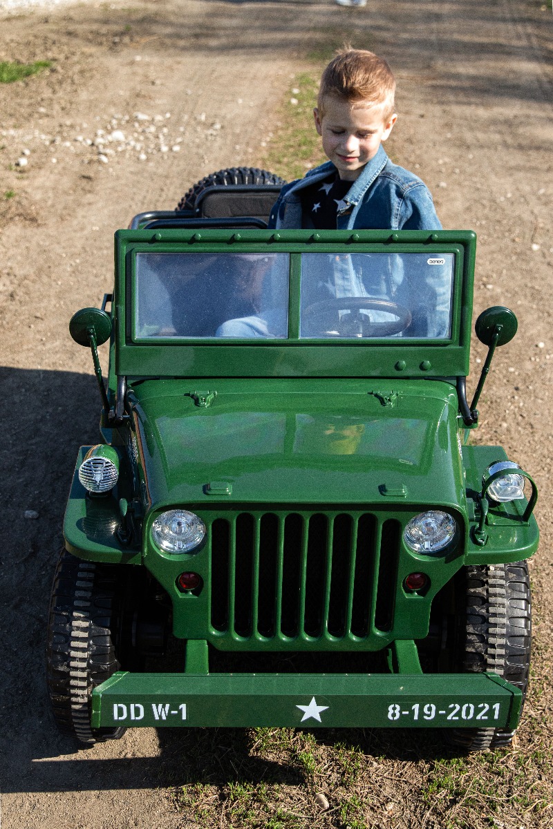 Mașinuță electrică pentru copii SUA ARMY-4X4, Verde, cu trei locuri, MP3 Player cu intrare USB / SD, suspensie integrală, lumini LED, parbriz pliabil, baterie portabilă 12V14AH, roți EVA, scaune din piele, telecomandă de 2,4 GHz, 4x4 - imagine 9