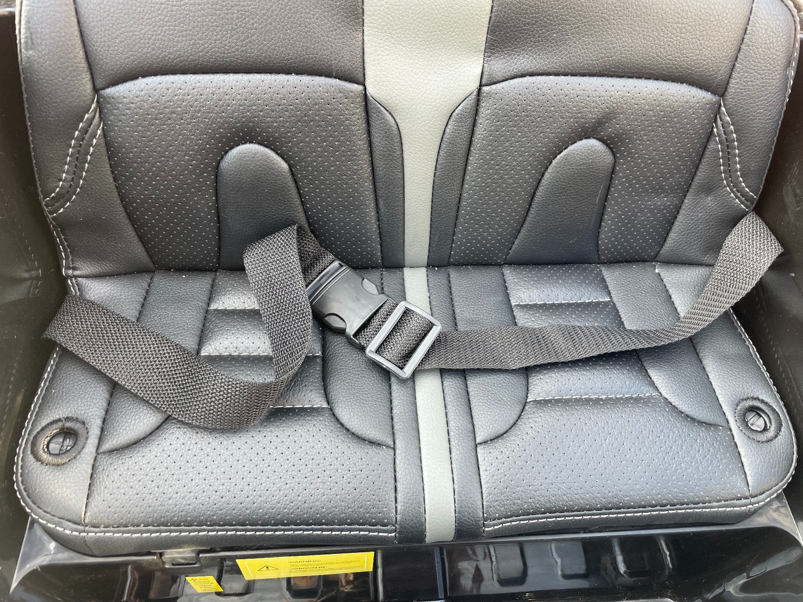 Mașinuță electrică pentru copii JEEP Wrangler, Alb, scaun din piele, Radio cu intrare Bluetooth și USB, unitate 4x4, baterie cu litiu, roți EVA, suspensii spate, telecomandă de 2,4 GHz, comutator funcție telecomandă/ pedală, licențiat - imagine 18