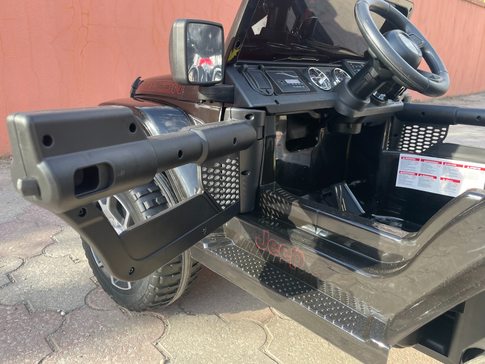 Mașinuță electrică pentru copii JEEP Wrangler, Alb, scaun din piele, Radio cu intrare Bluetooth și USB, unitate 4x4, baterie cu litiu, roți EVA, suspensii spate, telecomandă de 2,4 GHz, comutator funcție telecomandă/ pedală, licențiat - imagine 28