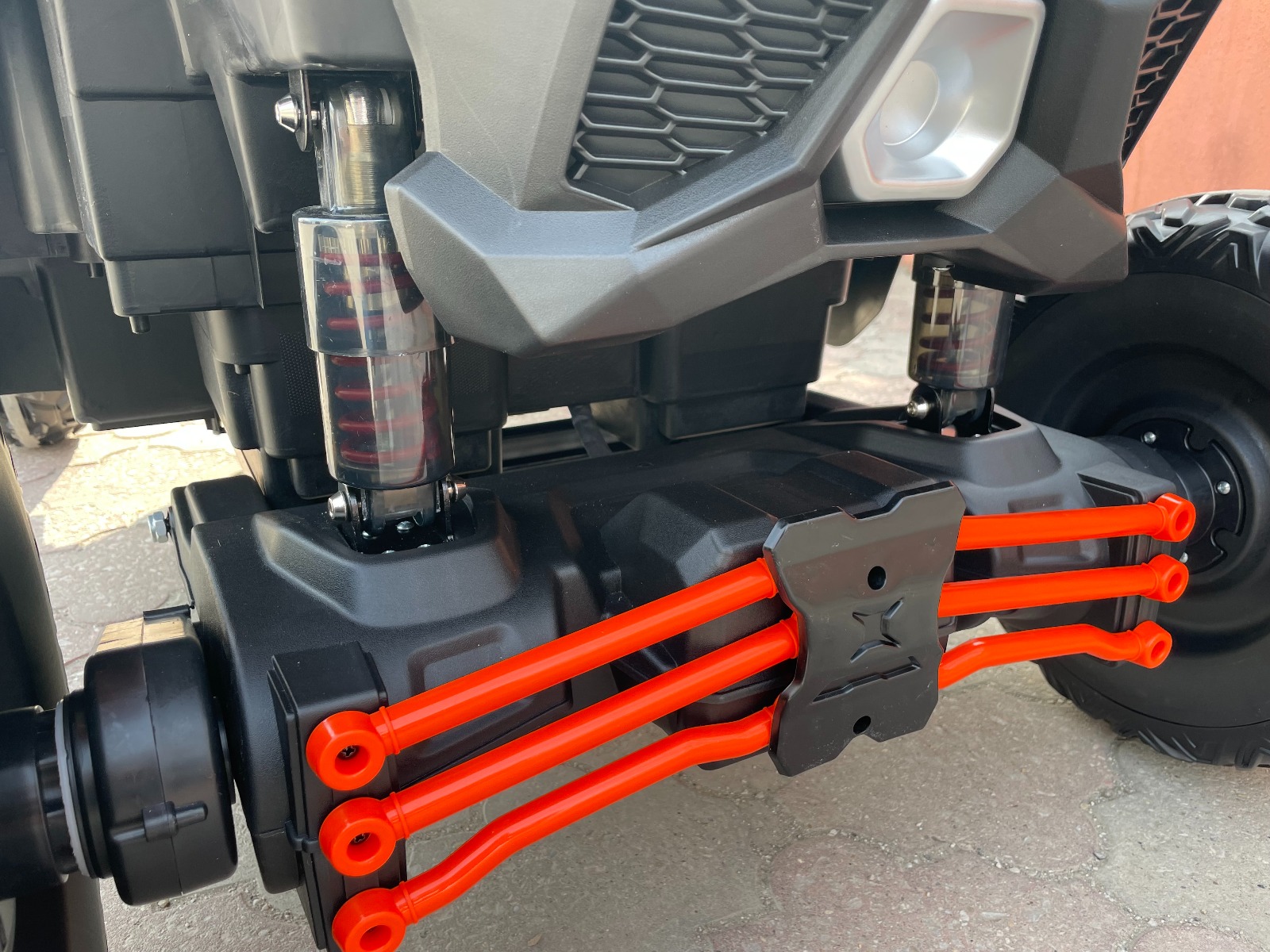 Mașină electrică copii Can-am Maverick 24V, portocaliu, cu două locuri, suspensie spate, telecomandă 2,4 Ghz, Baterie litiu portabilă, 4 motoare de 200 W, roți EVA, scaune din piele, player MP3 cu intrare USB/SD, model cu licență - imagine 38