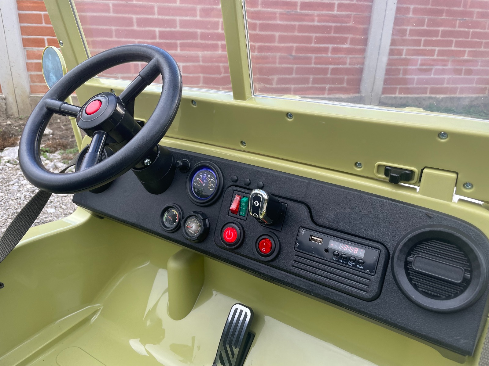 Mașinuță electrică pentru copii SUA ARMY-4X4, Verde, cu trei locuri, MP3 Player cu intrare USB / SD, suspensie integrală, lumini LED, parbriz pliabil, baterie portabilă 12V14AH, roți EVA, scaune din piele, telecomandă de 2,4 GHz, 4x4 - imagine 21