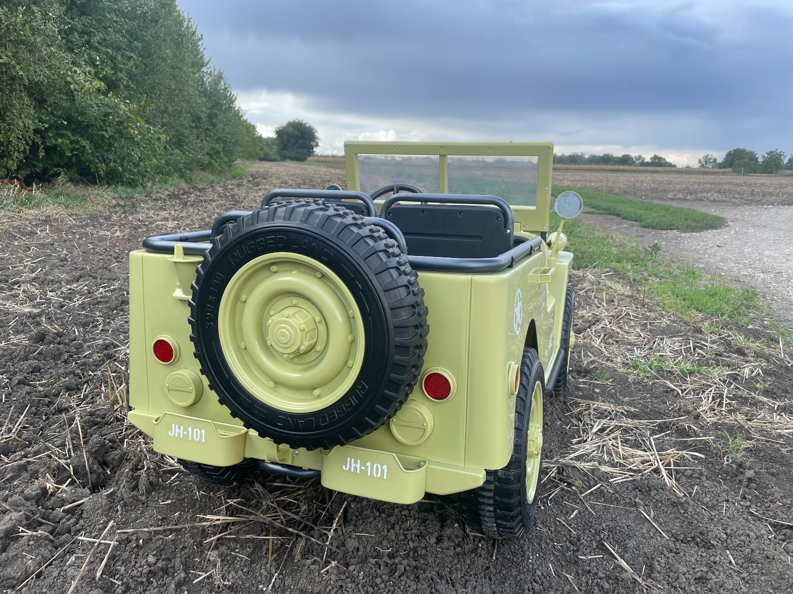 Mașinuță electrică pentru copii SUA ARMY-4X4, Verde, cu trei locuri, MP3 Player cu intrare USB / SD, suspensie integrală, lumini LED, parbriz pliabil, baterie portabilă 12V14AH, roți EVA, scaune din piele, telecomandă de 2,4 GHz, 4x4 - imagine 22