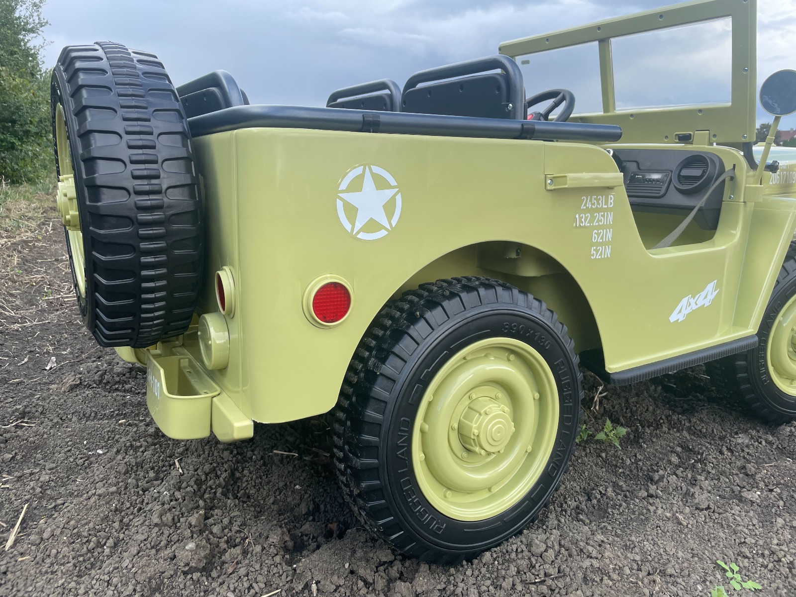 Mașinuță electrică pentru copii SUA ARMY-4X4, Verde, cu trei locuri, MP3 Player cu intrare USB / SD, suspensie integrală, lumini LED, parbriz pliabil, baterie portabilă 12V14AH, roți EVA, scaune din piele, telecomandă de 2,4 GHz, 4x4 - imagine 23