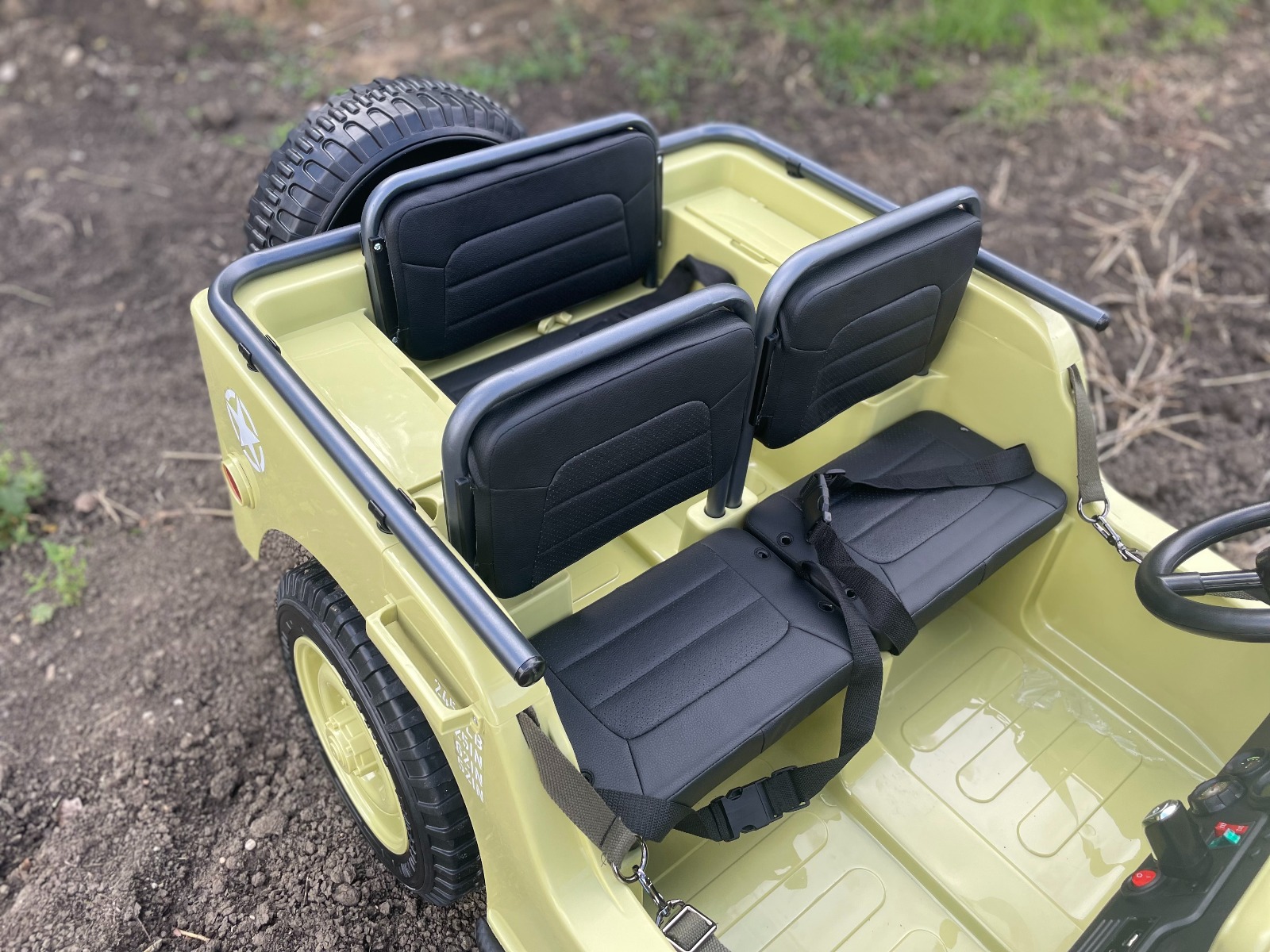 Mașinuță electrică pentru copii SUA ARMY-4X4, Verde, cu trei locuri, MP3 Player cu intrare USB / SD, suspensie integrală, lumini LED, parbriz pliabil, baterie portabilă 12V14AH, roți EVA, scaune din piele, telecomandă de 2,4 GHz, 4x4 - imagine 25