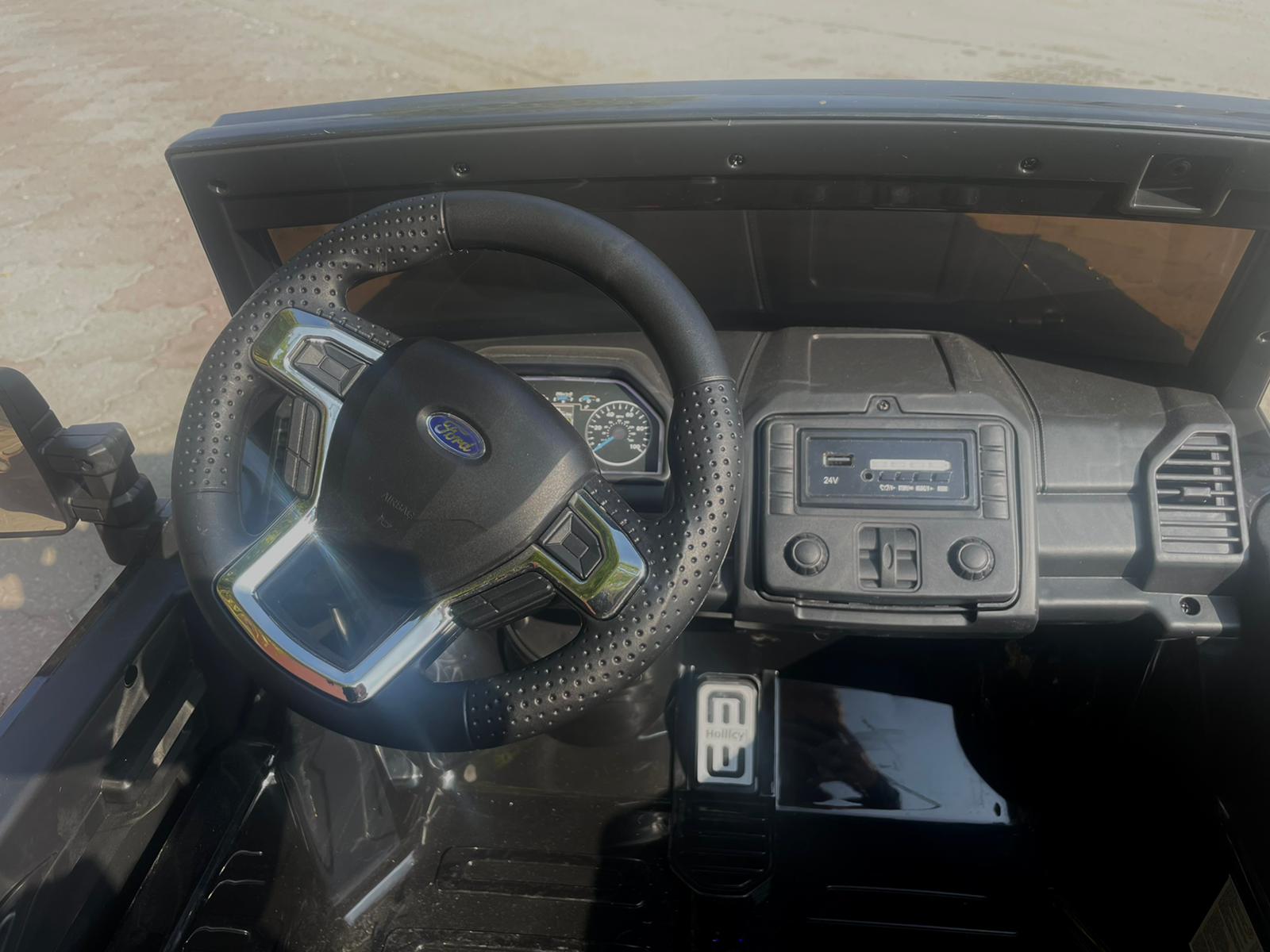 Mașină electrică pentru copii Ford Super Duty 24V negru, două locuri, tracțiune 4X4, motoare performante 24V, baterie portabilă, roți duble EVA spate, scaun din plastic, telecomandă 2,4 GHz, rampă lumină cu LED, MP3 player intrare USB, licență ORIGINALĂ - imagine 21