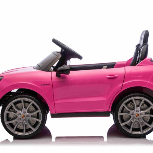 Mașinuță electrică copii Porsche Cayenne 12V cu tracțiune spate și licență origianlă, un singur loc, roz, baterie litiu, scaun lat, axe cu suspensii, telecomandă 2.4 GHz, player MP3 cu intrare USB/AUX, lumini LED