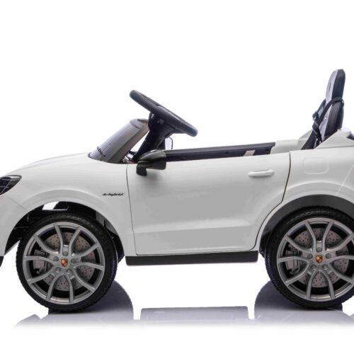 Mașinuță electrică copii Porsche Cayenne 12V cu tracțiune spate și licență origianlă, un singur loc, alb, baterie litiu, scaun lat, axe cu suspensii, telecomandă 2.4 GHz, player MP3 cu intrare USB/AUX, lumini LED
