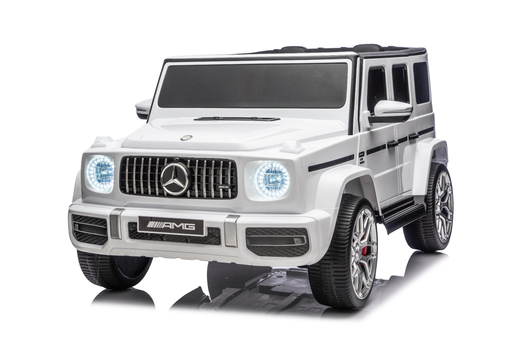 Mașină electrică de jucărie Mercedes-Benz G63 AMG 4x4 cu două locuri, alb, player MP3 cu conexiune USB/AUX și Bluetooth, tractiune 4x4, baterie litiu, roti EVA cu suspensie, scaune din piele artificială, telecomandă, licentă originală - imagine 6