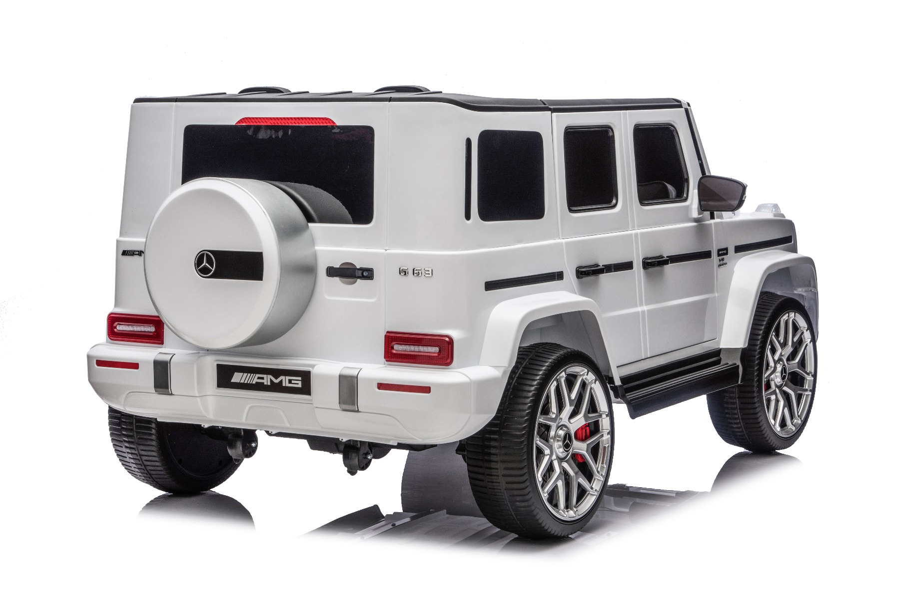 Mașină electrică de jucărie Mercedes-Benz G63 AMG 4x4 cu două locuri, alb, player MP3 cu conexiune USB/AUX și Bluetooth, tractiune 4x4, baterie litiu, roti EVA cu suspensie, scaune din piele artificială, telecomandă, licentă originală - imagine 19