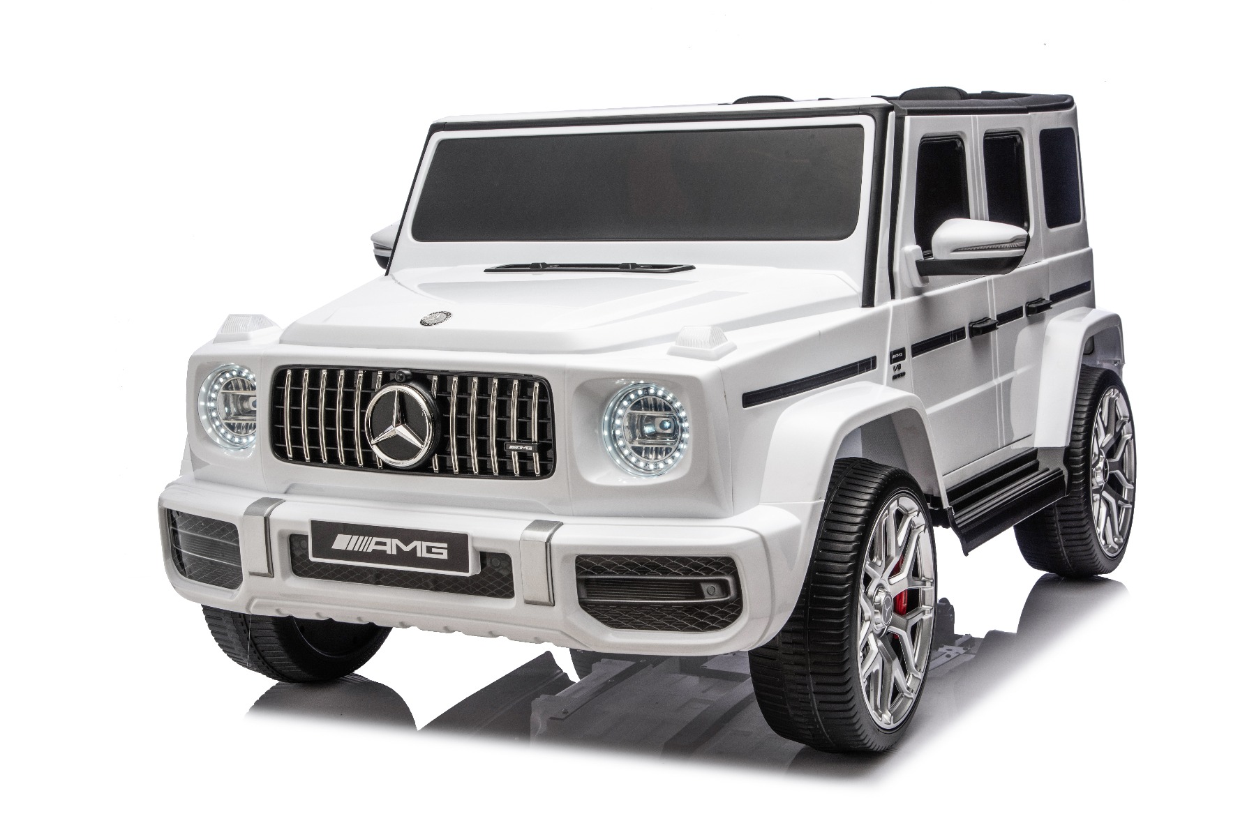 Mașină electrică de jucărie Mercedes-Benz G63 AMG 4x4 cu două locuri, alb, player MP3 cu conexiune USB/AUX și Bluetooth, tractiune 4x4, baterie litiu, roti EVA cu suspensie, scaune din piele artificială, telecomandă, licentă originală - imagine 33